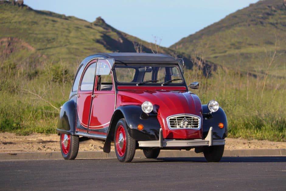0 Citroen 2CV sold for $15,250