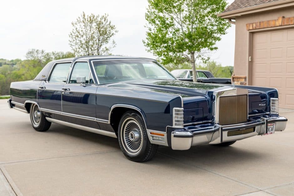 1979 Lincoln Town Car sold for $16,500