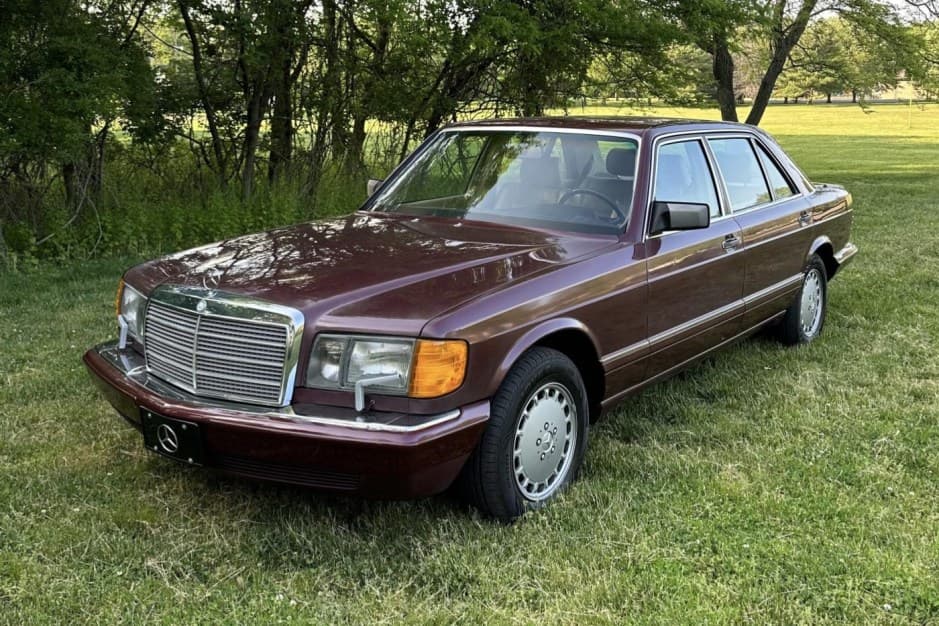 1990 Mercedes-Benz W126 S-Class sold for $8,400