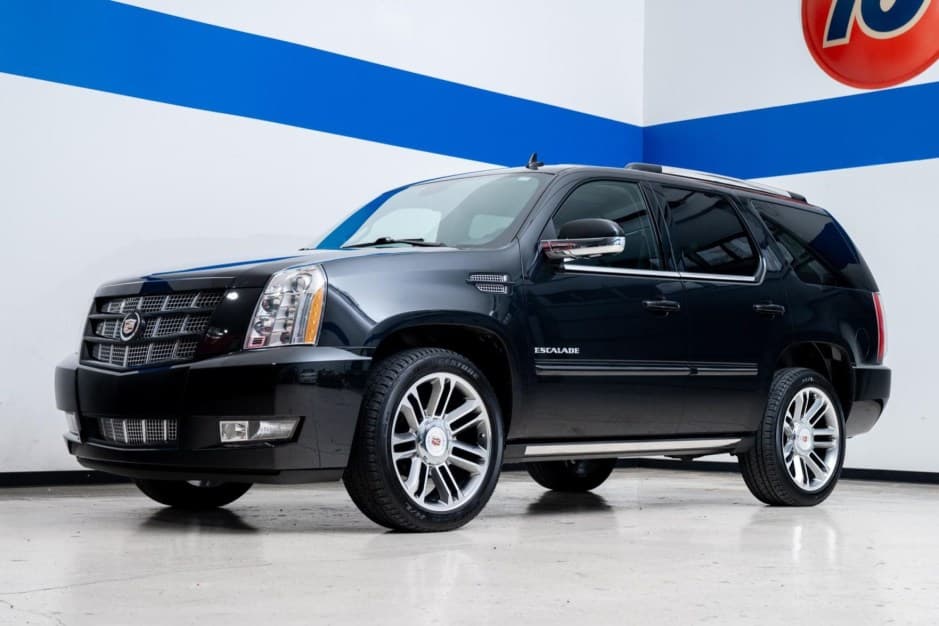 2012 Cadillac Escalade & EXT GMT900 (2007-2014) sold for $35,555