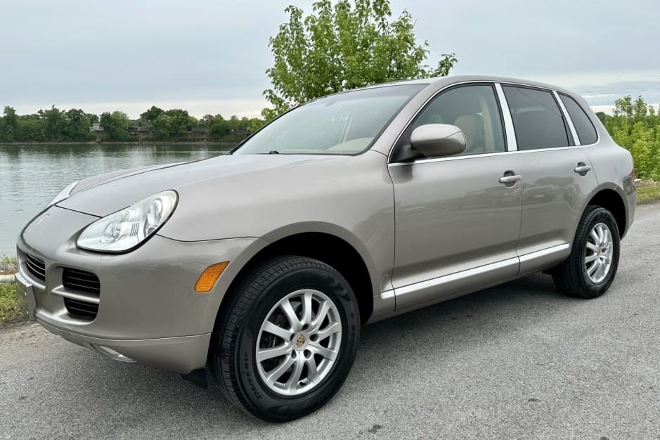 2006 Porsche 955/957 Cayenne (2003-2010) sold for $14,000