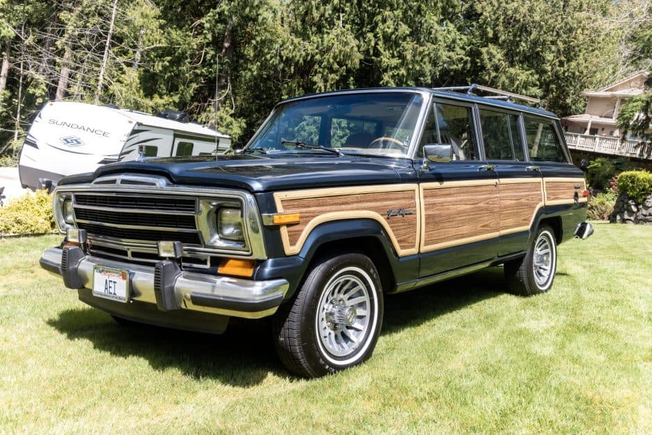1988 Jeep SJ Grand Wagoneer sold for $22,750