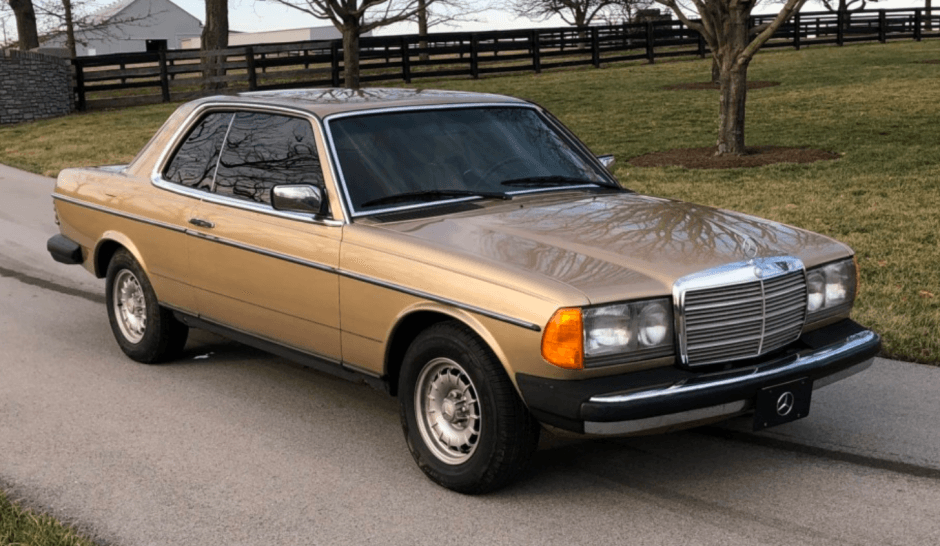 1984 Mercedes-Benz W123 sold for $7,000