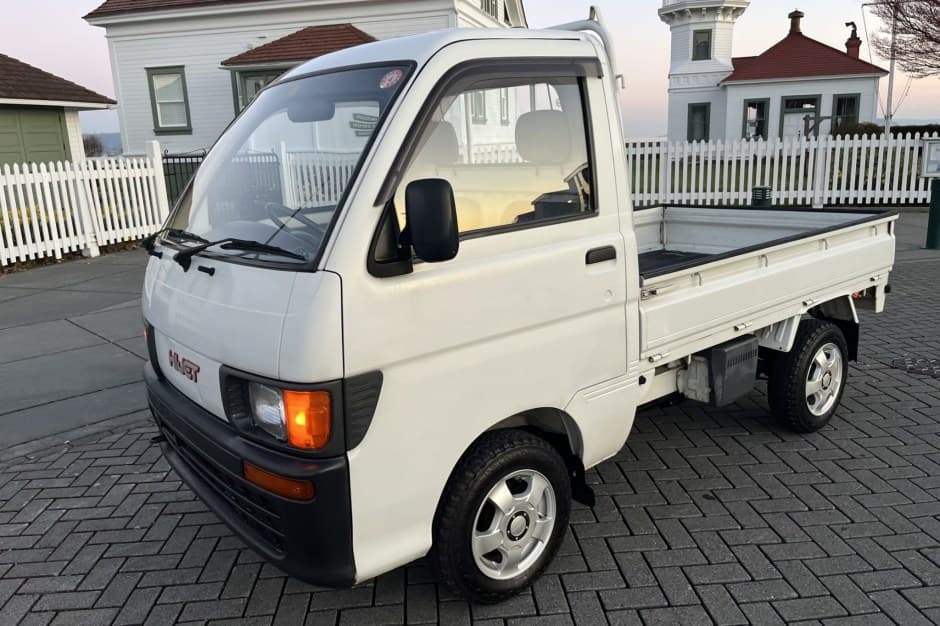 1995 Daihatsu Hijet sold for $9,600