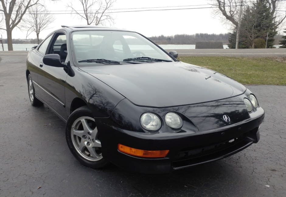 2001 Acura Integra sold for $7,600