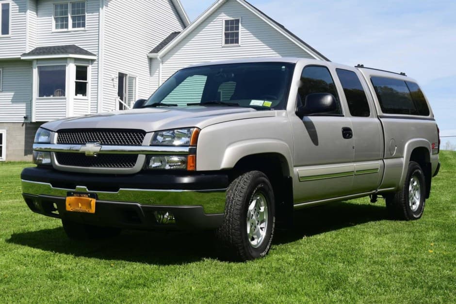 2004 Chevrolet Silverado GMT800 (1999-2007) sold for $19,000