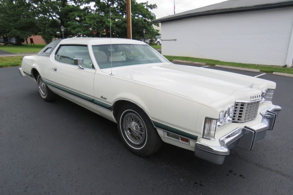 1975 Ford Thunderbird (1972-1976) sold for $7,000