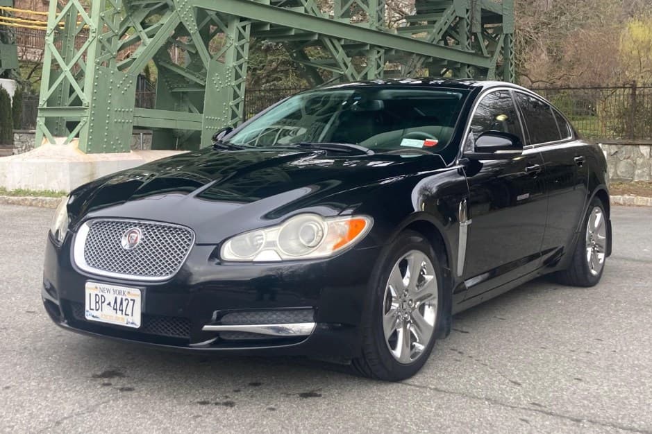 2010 Jaguar XF sold for $8,100