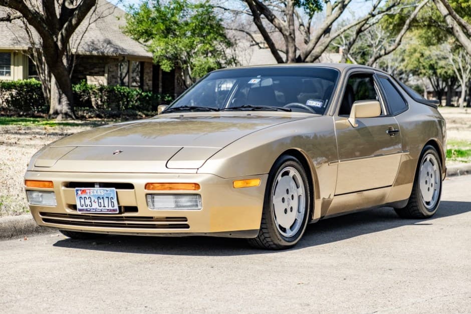1987 Porsche 944 Turbo sold for $21,944