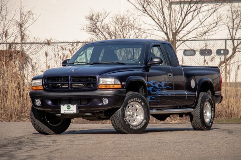 1998 Dodge Dakota (1997-2004) sold for $13,555