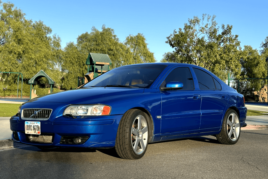 2006 Volvo S60R sold for $8,000