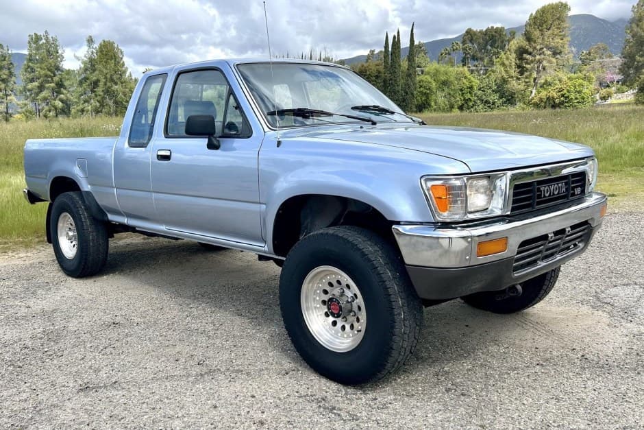 1990 Toyota Pickup (N80/90/100/110 1989-1997) sold for $13,600