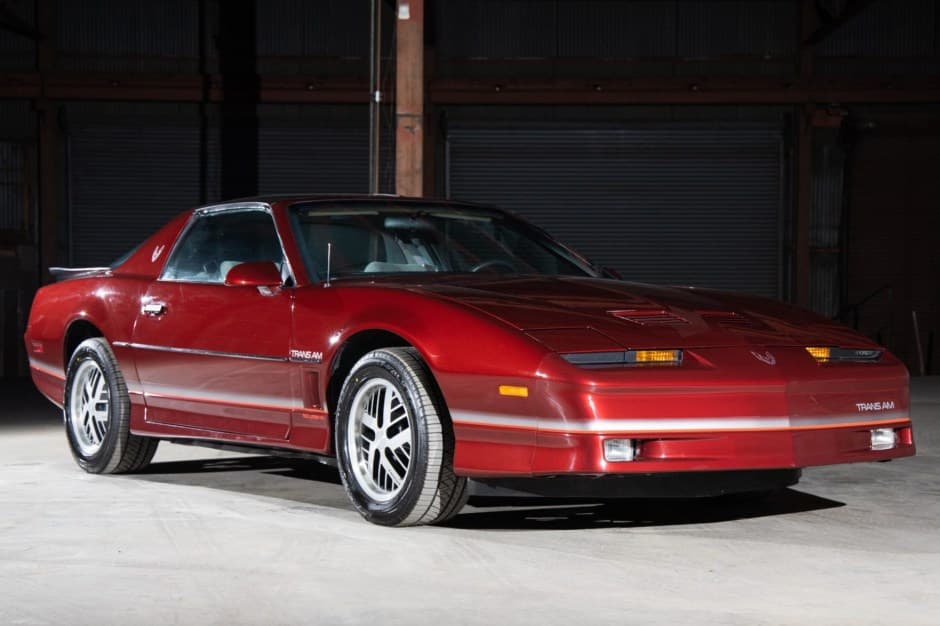 1986 Pontiac Firebird (1982-1992) sold for $13,750