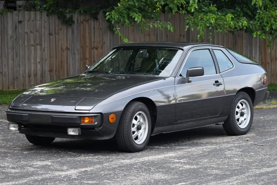 1978 Porsche 924 sold for $15,924