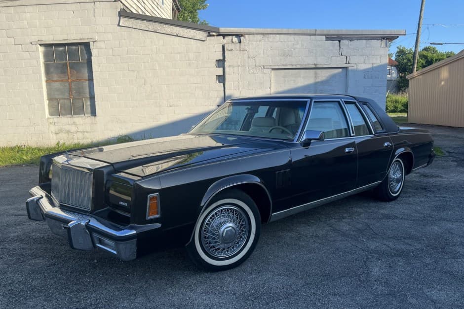 1980 Chrysler New Yorker sold for $5,500