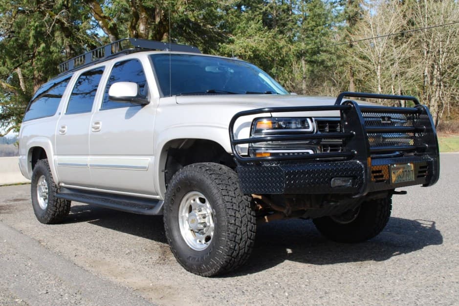 2004 Chevrolet Suburban (GMT800 2000-2006) sold for $21,250