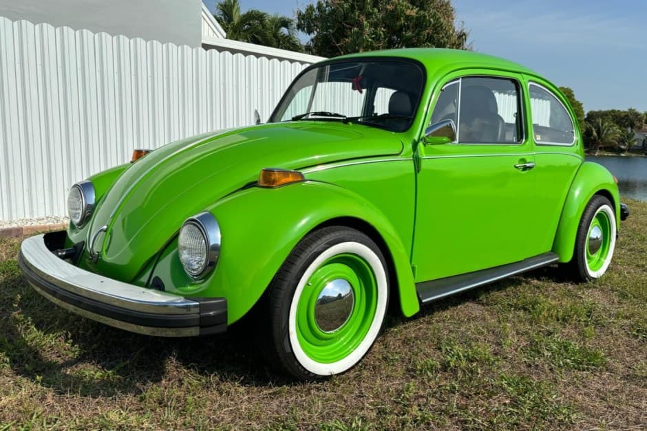 1975 Volkswagen Beetle (1958-1979) sold for $9,100