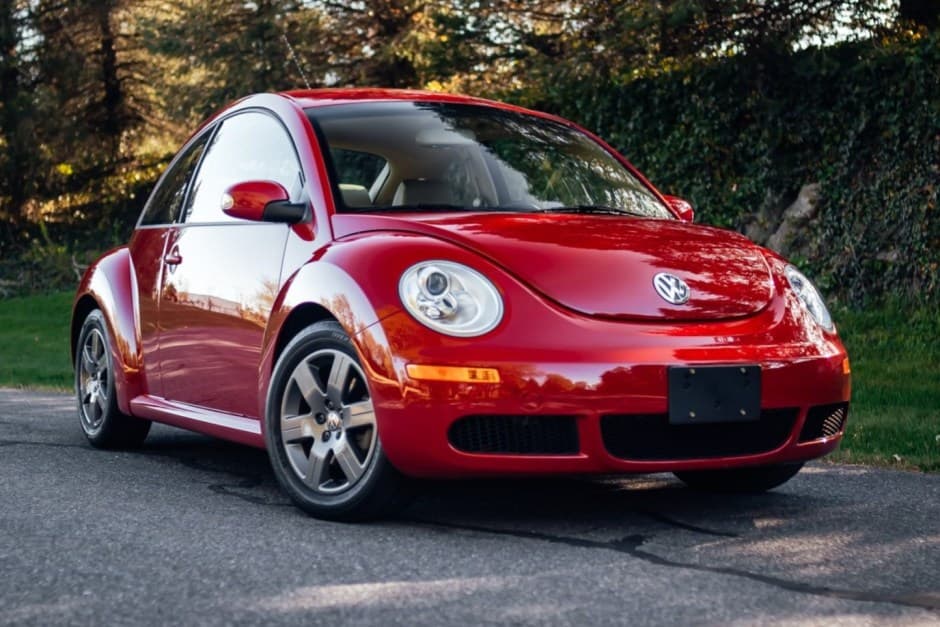 2006 Volkswagen New Beetle (1998-2010) sold for $13,750