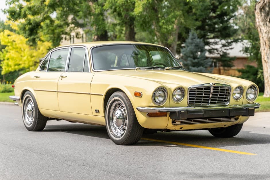 1974 Jaguar XJ Series 2 (1974-1979) sold for $10,750
