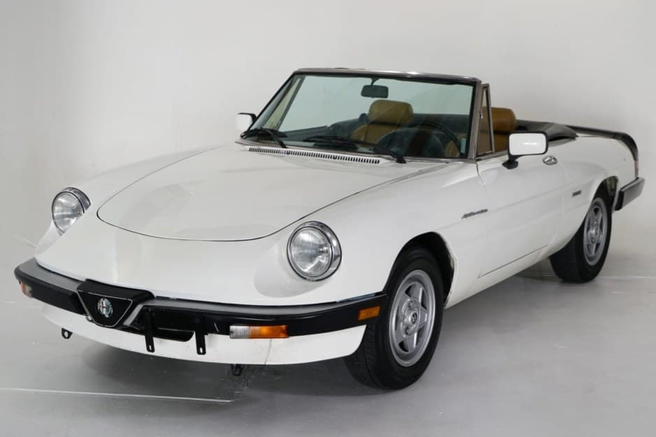 1986 Alfa Romeo 105/115 Spider Series 3 sold for $8,500