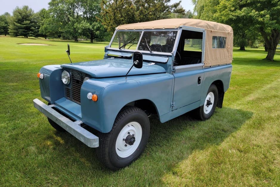 1961 Land Rover Series 88 sold for $32,000