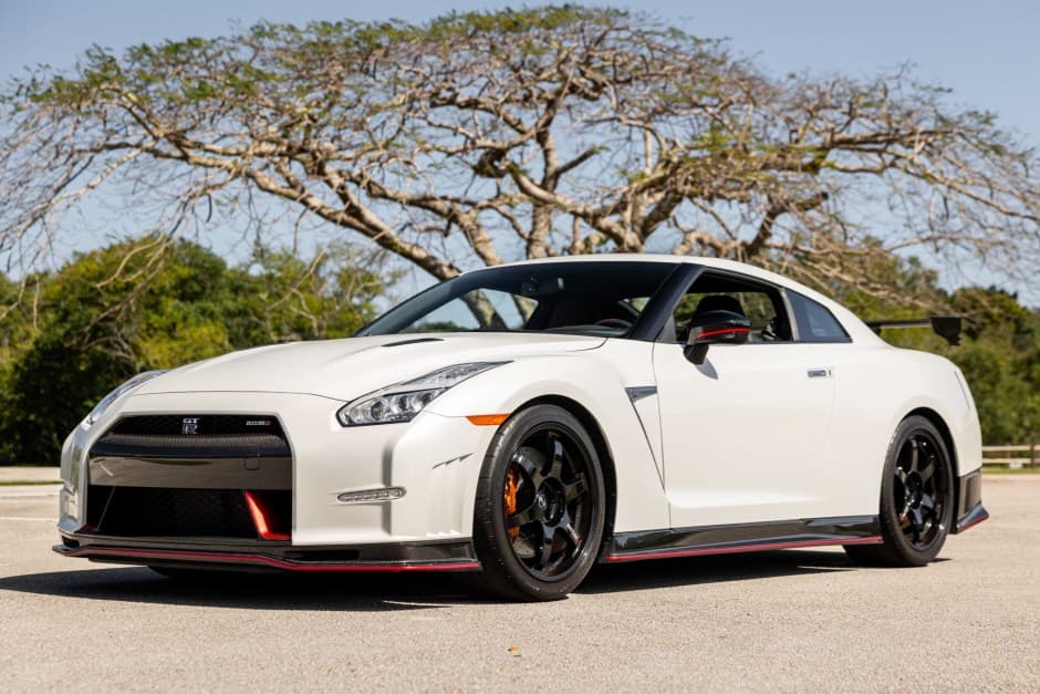 2016 Nissan GT-R R35 sold for $153,250