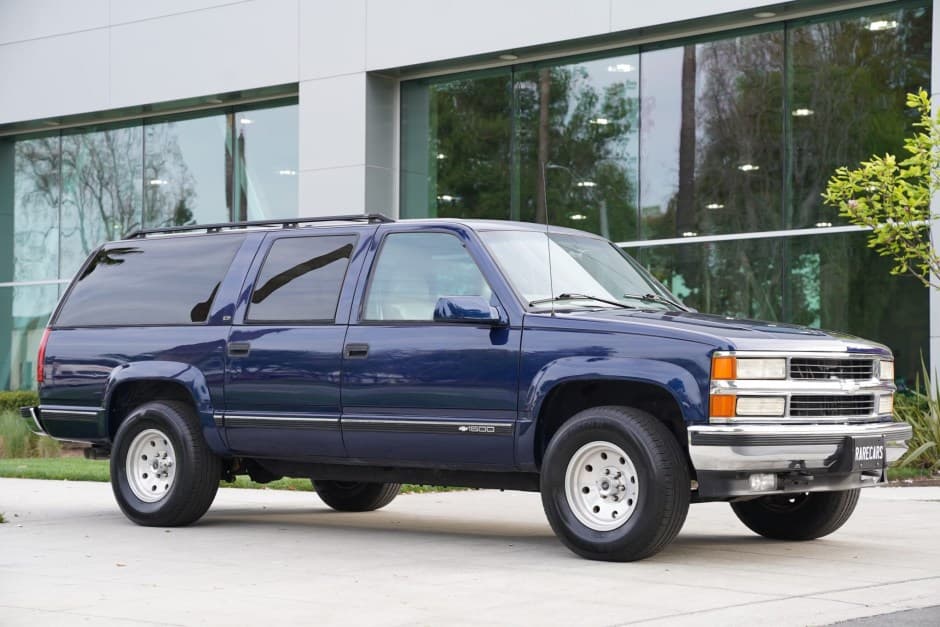 1999 Chevrolet Suburban (GMT400 1992-1999) sold for $11,500