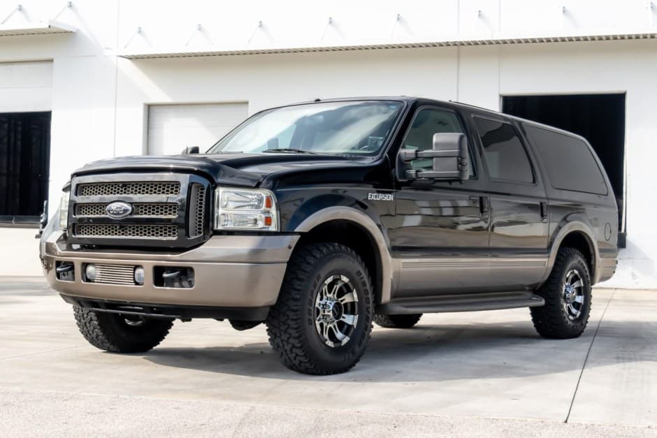 2005 Ford Excursion sold for $17,750