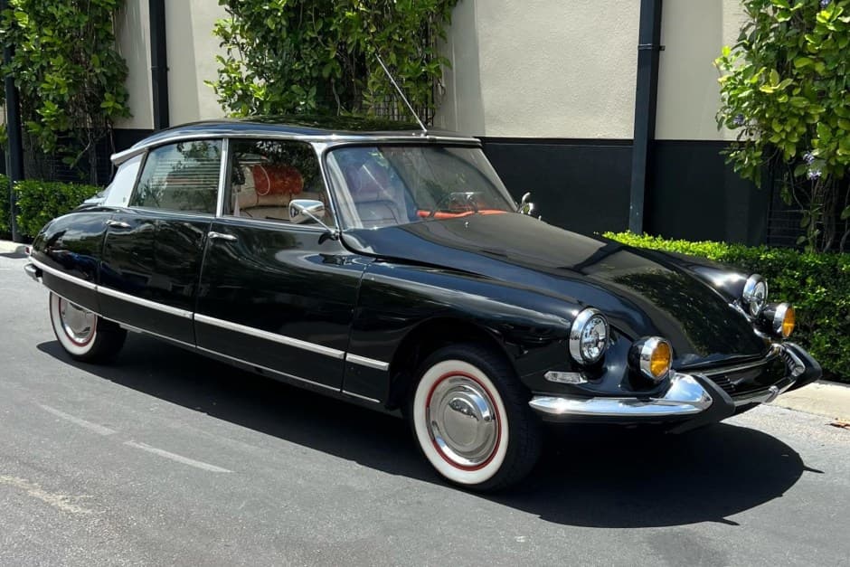 1967 Citroen DS sold for $49,000
