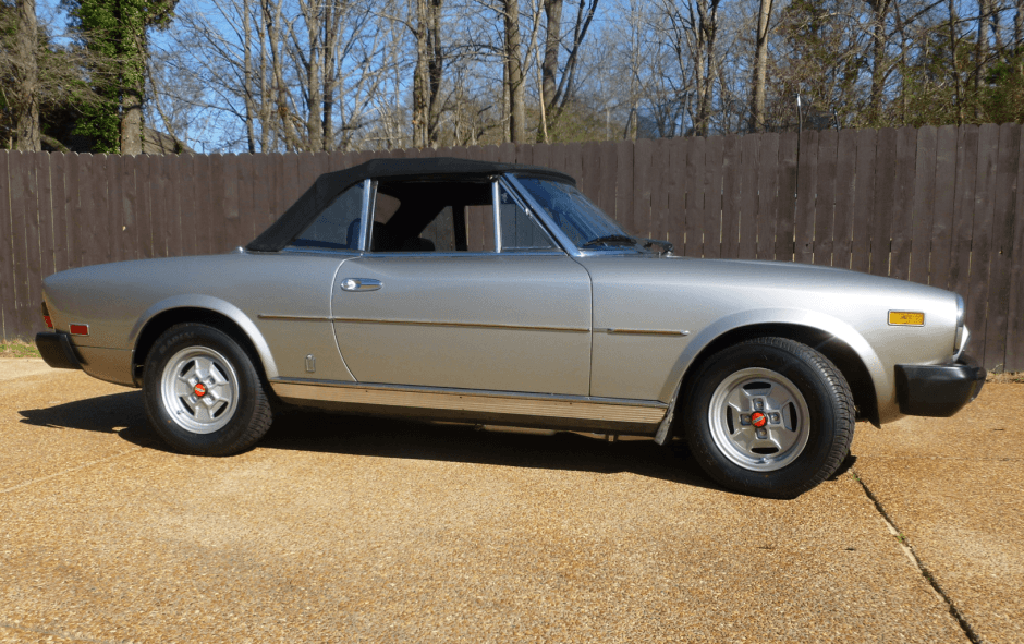1981 Fiat 124 Spider (1966-1985) sold for $6,600