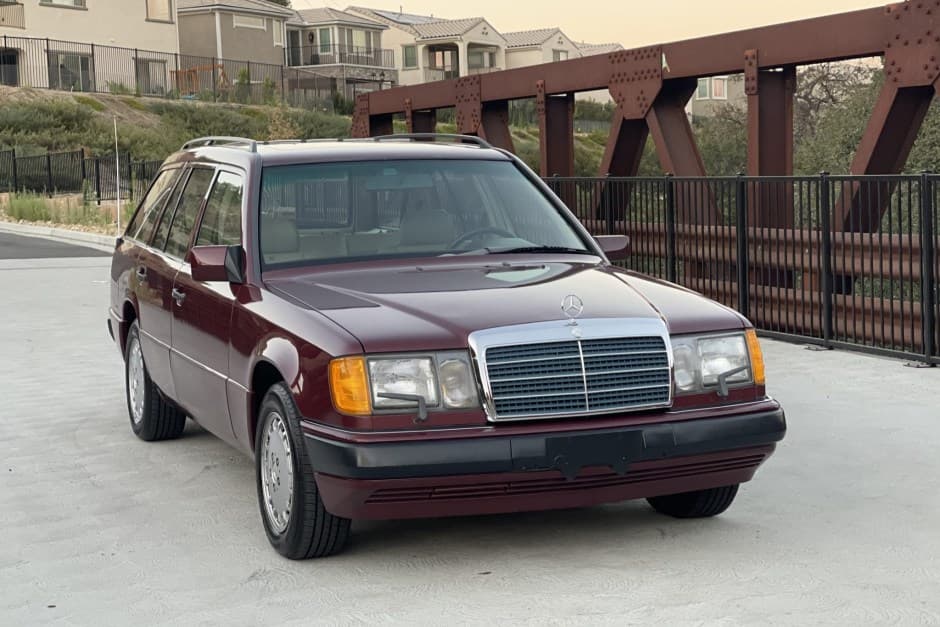 1991 Mercedes-Benz W124 E-Class sold for $15,500