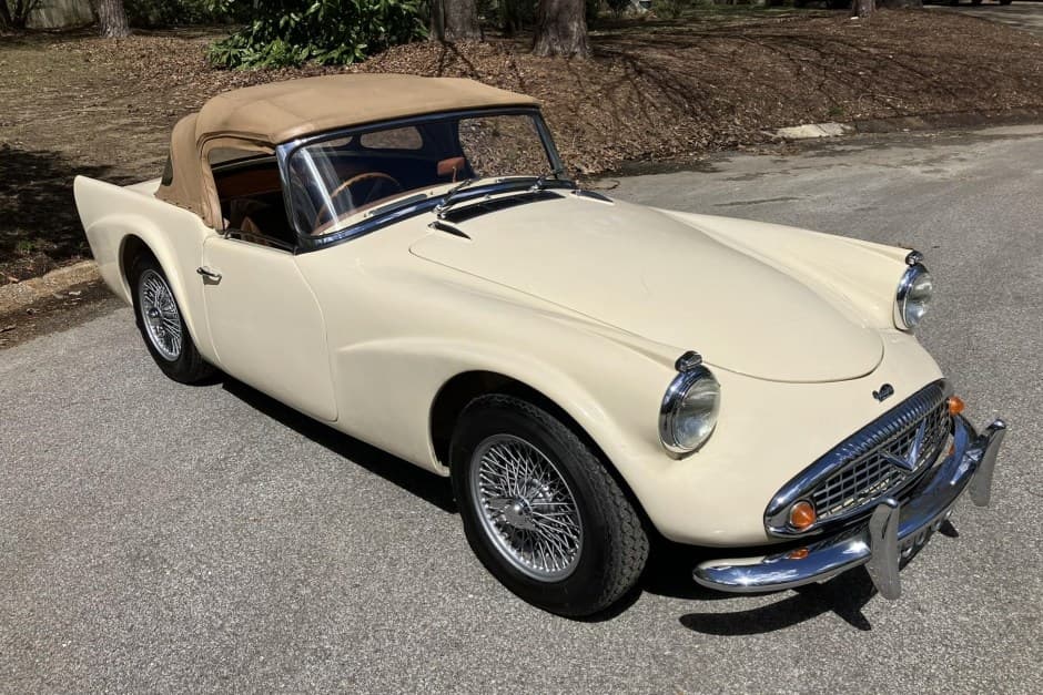 1960 Daimler SP250 sold for $16,925