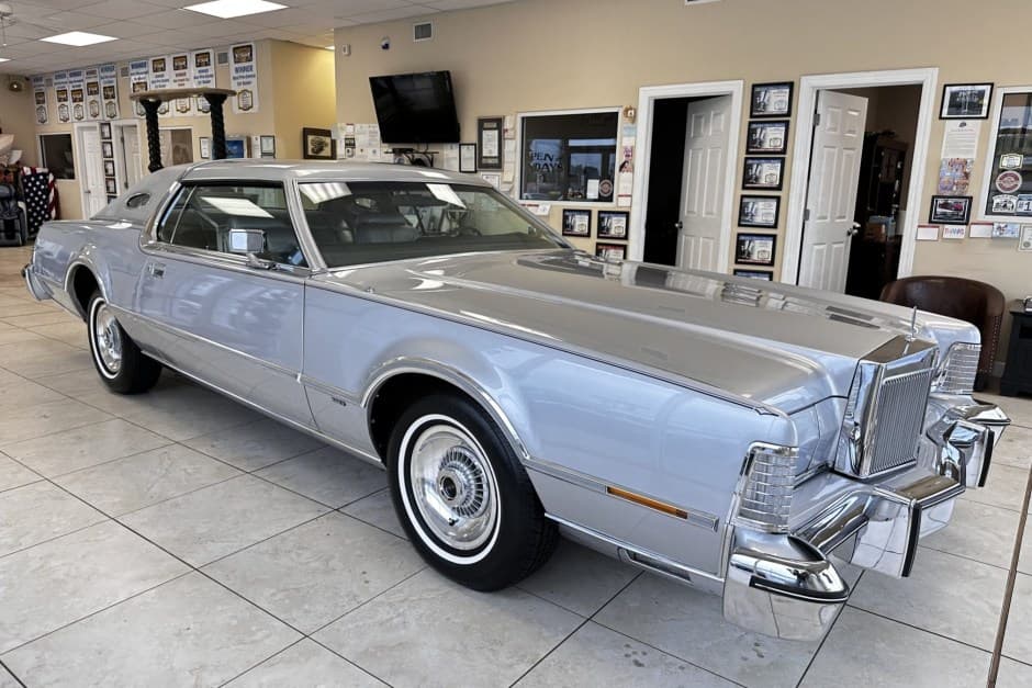1975 Lincoln Continental Mark IV (1972-1976) sold for $12,850