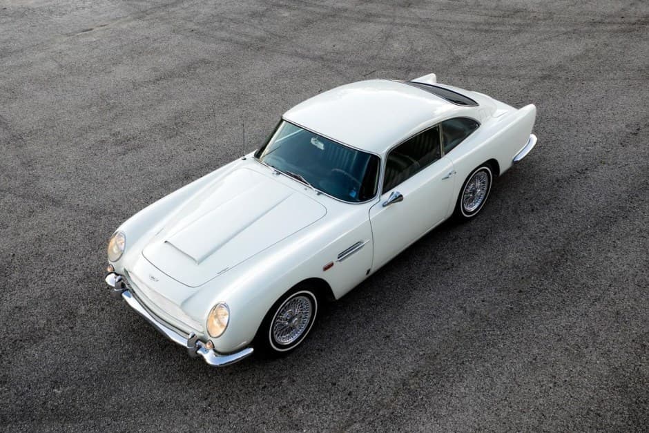 1964 Aston Martin DB5 sold for $725,000