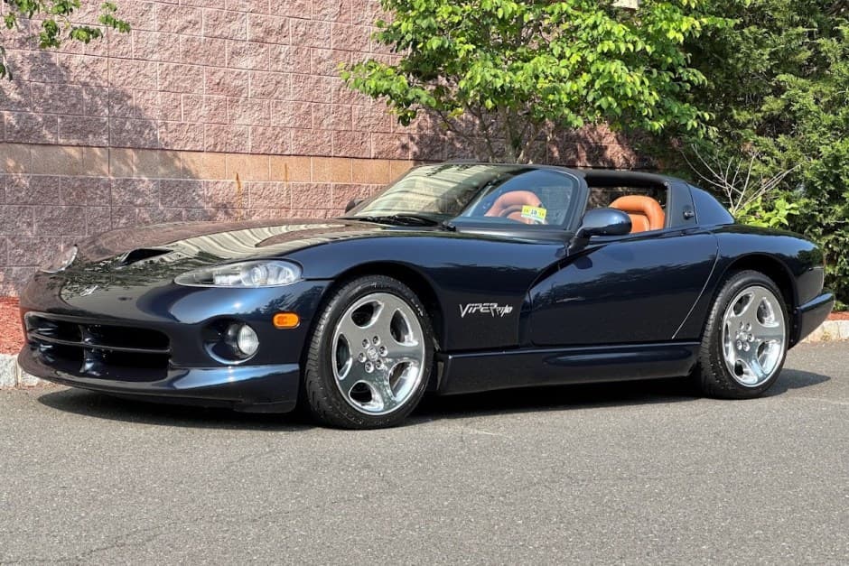 2001 Dodge Viper SR II (1996-2002) sold for $62,500