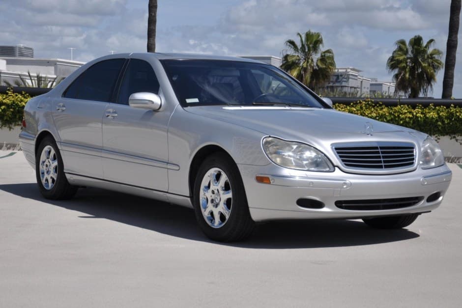 2001 Mercedes-Benz W220 S-Class sold for $9,100