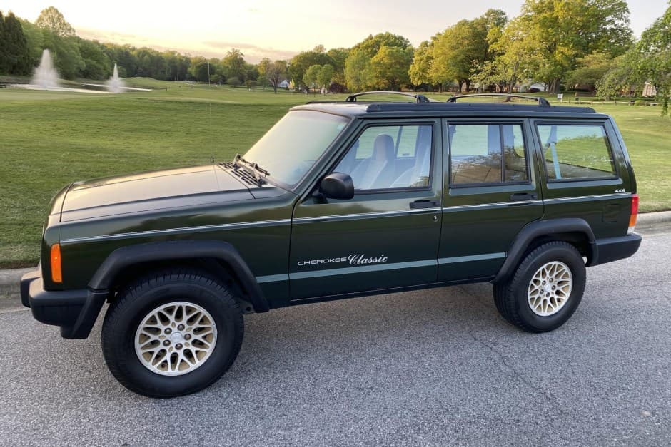 1997 Jeep XJ Cherokee sold for $13,250