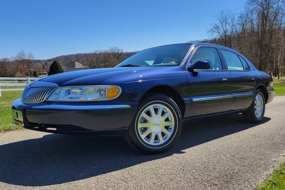 2002 Lincoln Continental (1995-2002) sold for $9,250