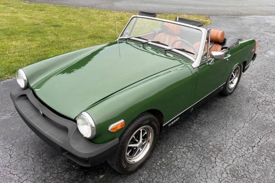 1977 MG Midget sold for $5,800
