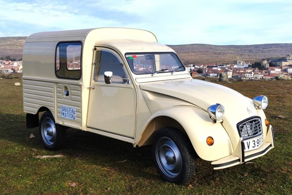 1977 Citroen 2CV sold for $16,000