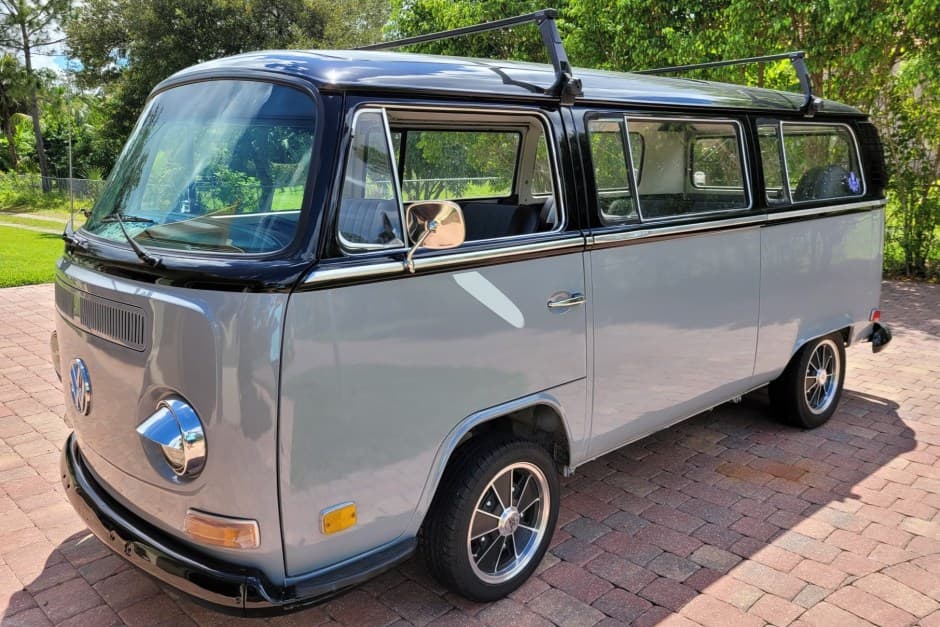 1972 Volkswagen Bay-Window Bus sold for $10,400