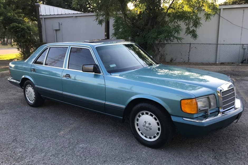 1991 Mercedes-Benz W126 S-Class sold for $14,500