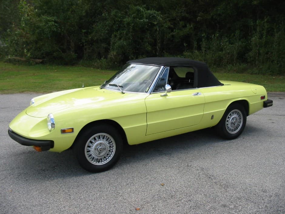 1976 Alfa Romeo 105/115 Spider Series 2 sold for $13,000