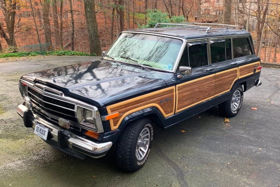 1990 Jeep SJ Grand Wagoneer sold for $13,800