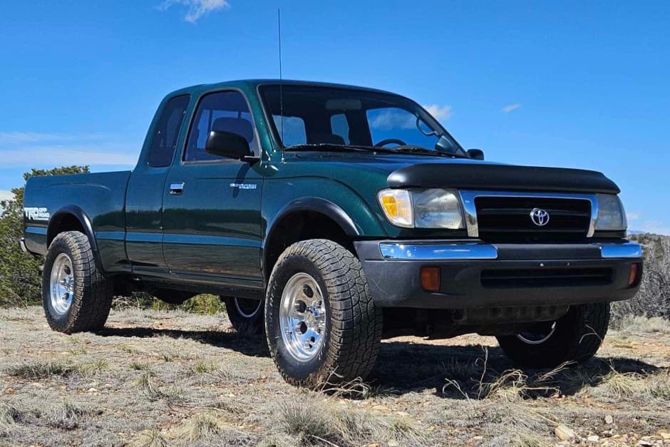 1999 Toyota Tacoma (N1X0 1995-2005) sold for $16,500
