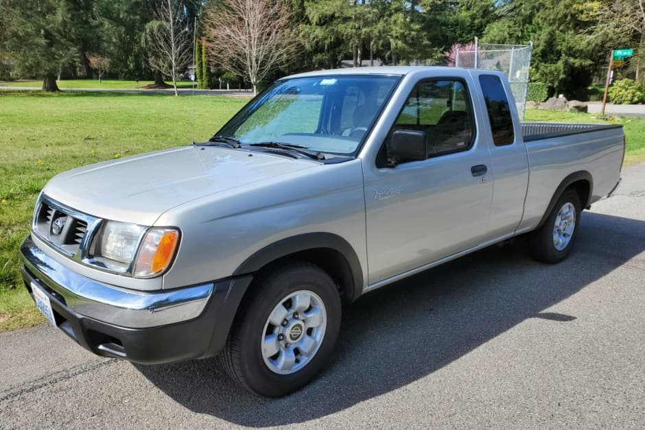 1999 Nissan Pickup sold for $8,200