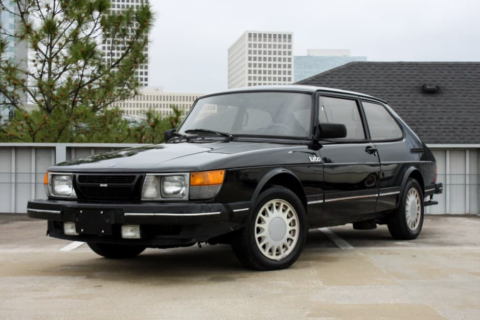 1985 Saab 900 sold for $3,100