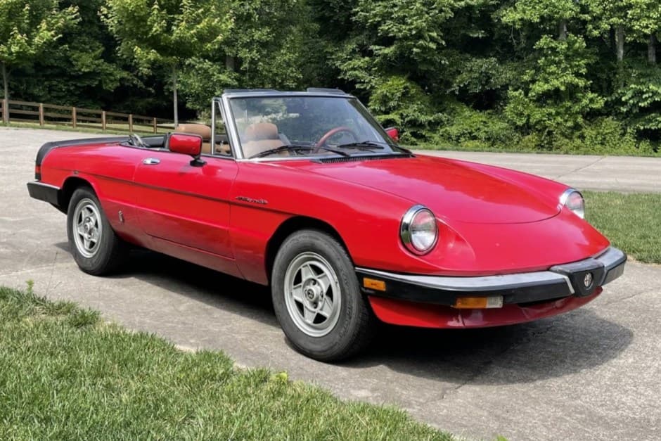 1984 Alfa Romeo 105/115 Spider Series 3 sold for $8,700
