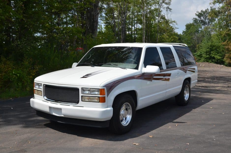 1995 GMC Suburban (GMT400 1992-1999) sold for $11,029