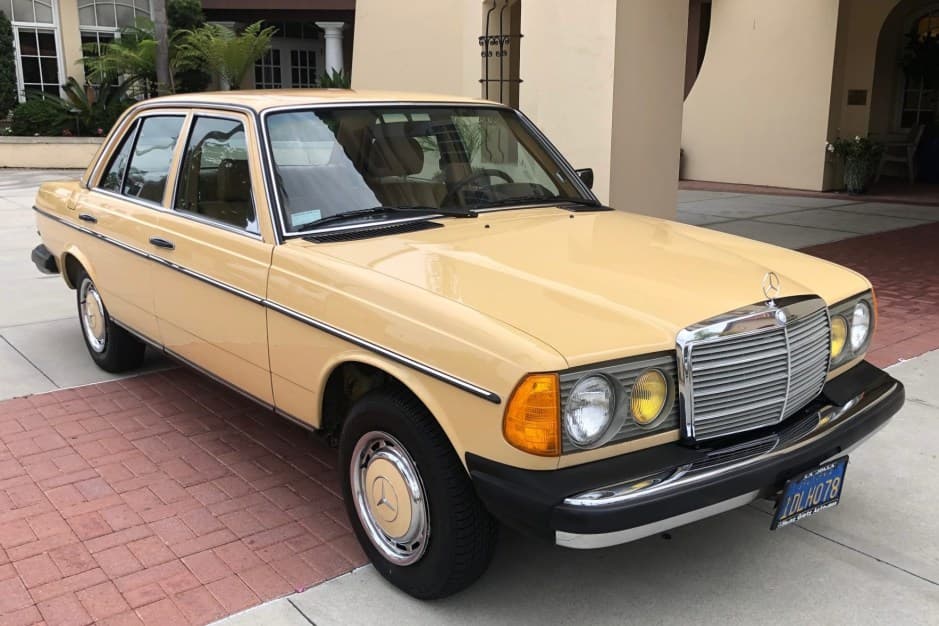 1982 Mercedes-Benz W123 sold for $12,750